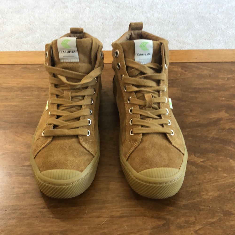 Cariuma hightop suede camel excellent  used cond  US M 8 US W 9.5 (40.5 EU)